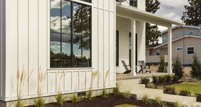 10 Stunning Home Exteriors with Board and Batten Siding | Modern ...