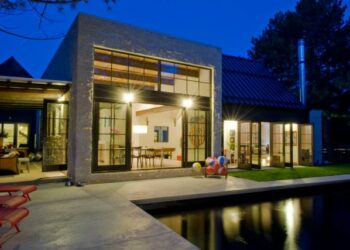 A Hybrid of Modern and Traditional Architecture - Design Milk